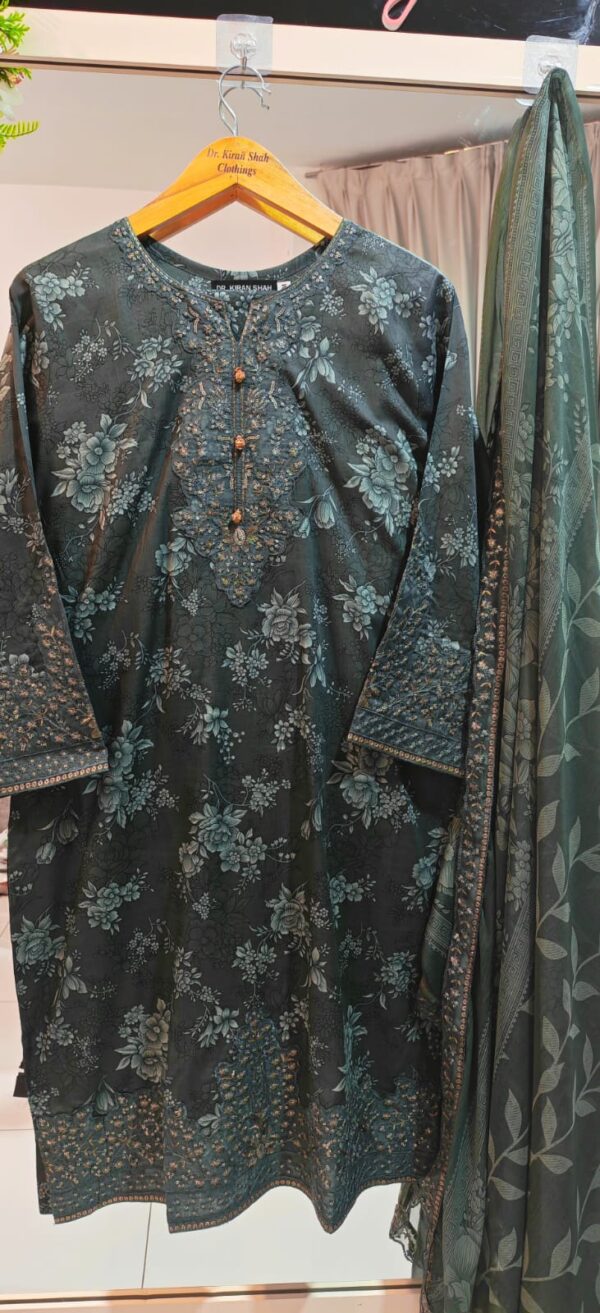 Farshi 3 pc stitched lawn